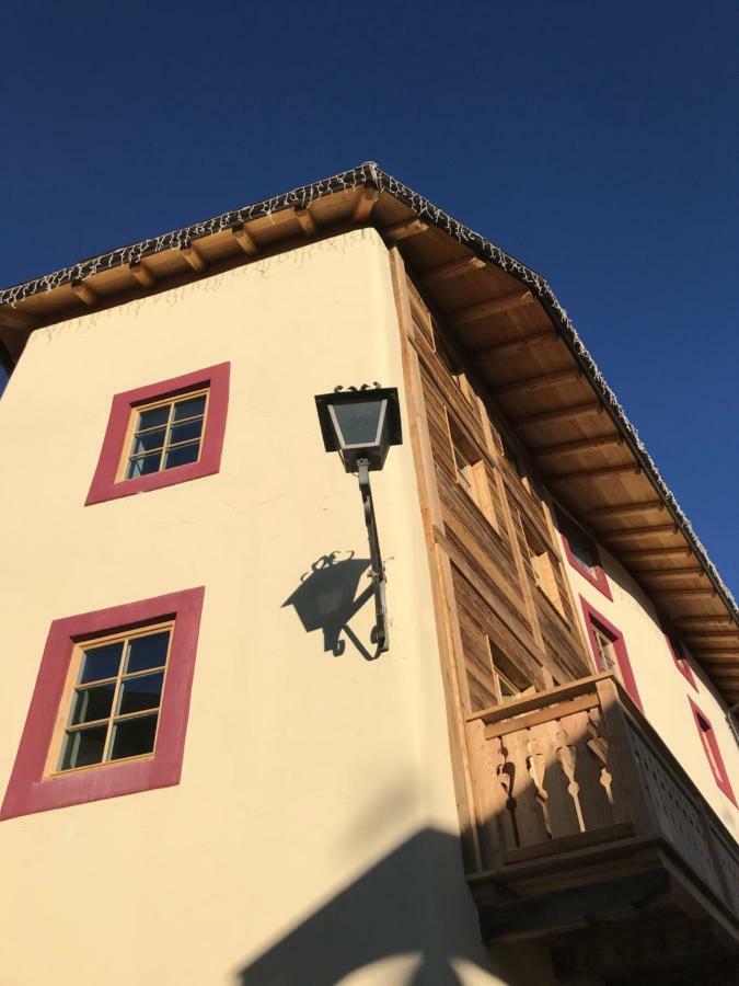 瓦雷那Grizzly Haus & Frosch Restaurant - Teritoria住宿加早餐旅馆 外观 照片