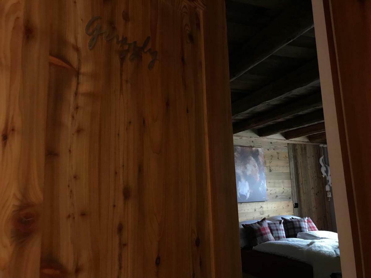 瓦雷那Grizzly Haus & Frosch Restaurant - Teritoria住宿加早餐旅馆 外观 照片