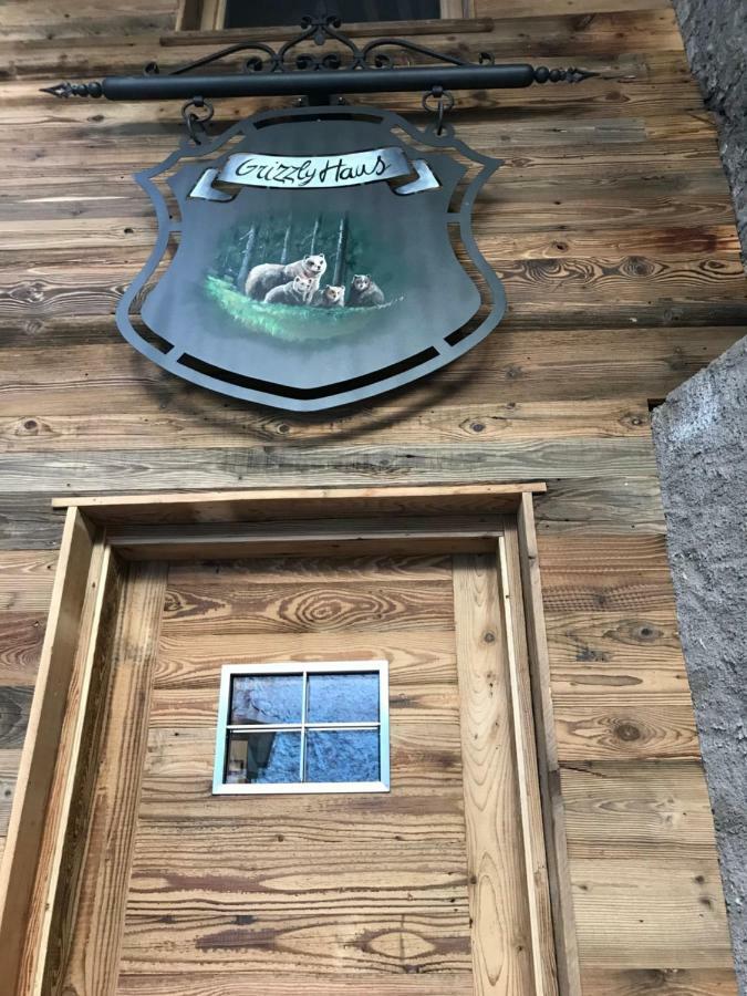 瓦雷那Grizzly Haus & Frosch Restaurant - Teritoria住宿加早餐旅馆 外观 照片